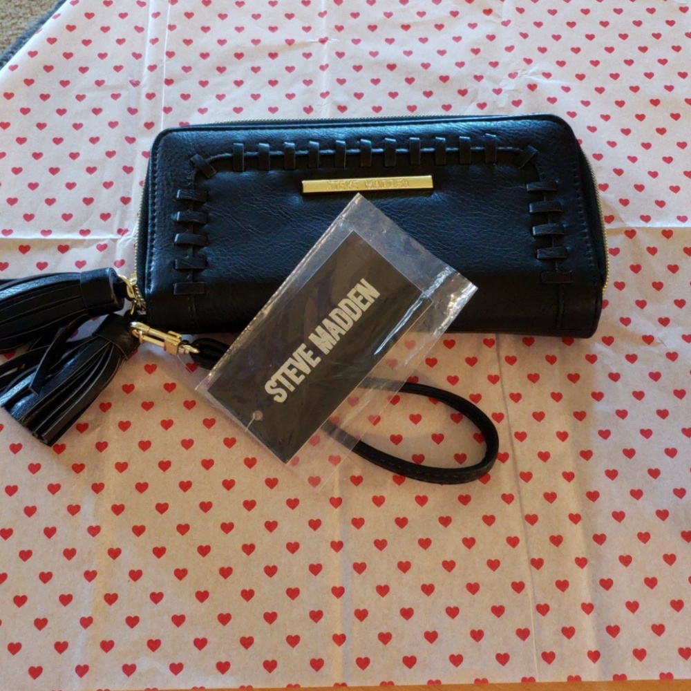 Double zip around wristlet wallet.